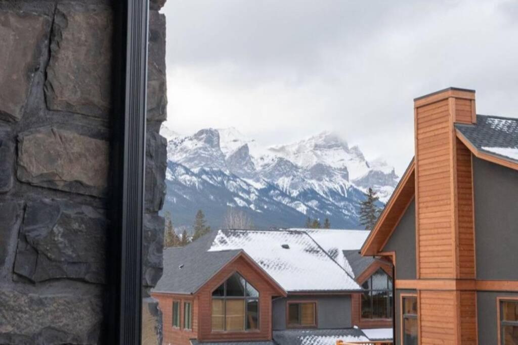 Spring Creek Luxury King One Bedroom At White Spruce Lodge Canmore Exterior photo