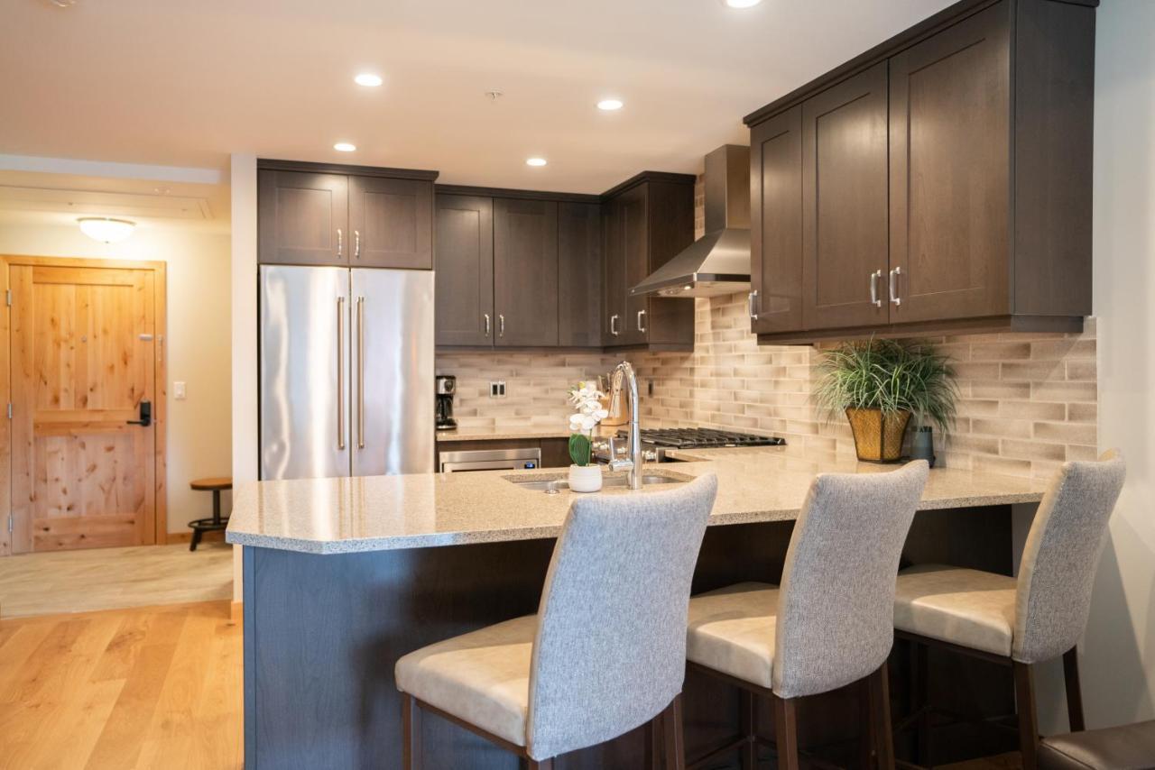Spring Creek Luxury King One Bedroom At White Spruce Lodge Canmore Exterior photo