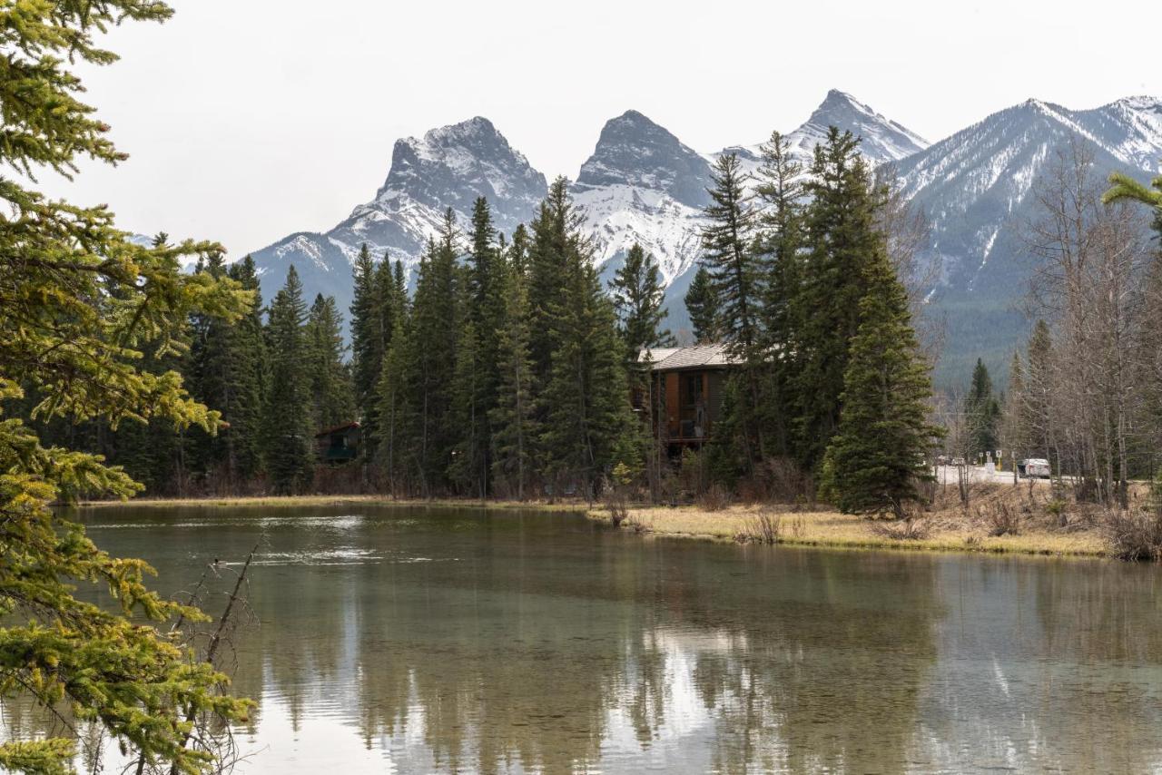 Spring Creek Luxury King One Bedroom At White Spruce Lodge Canmore Exterior photo