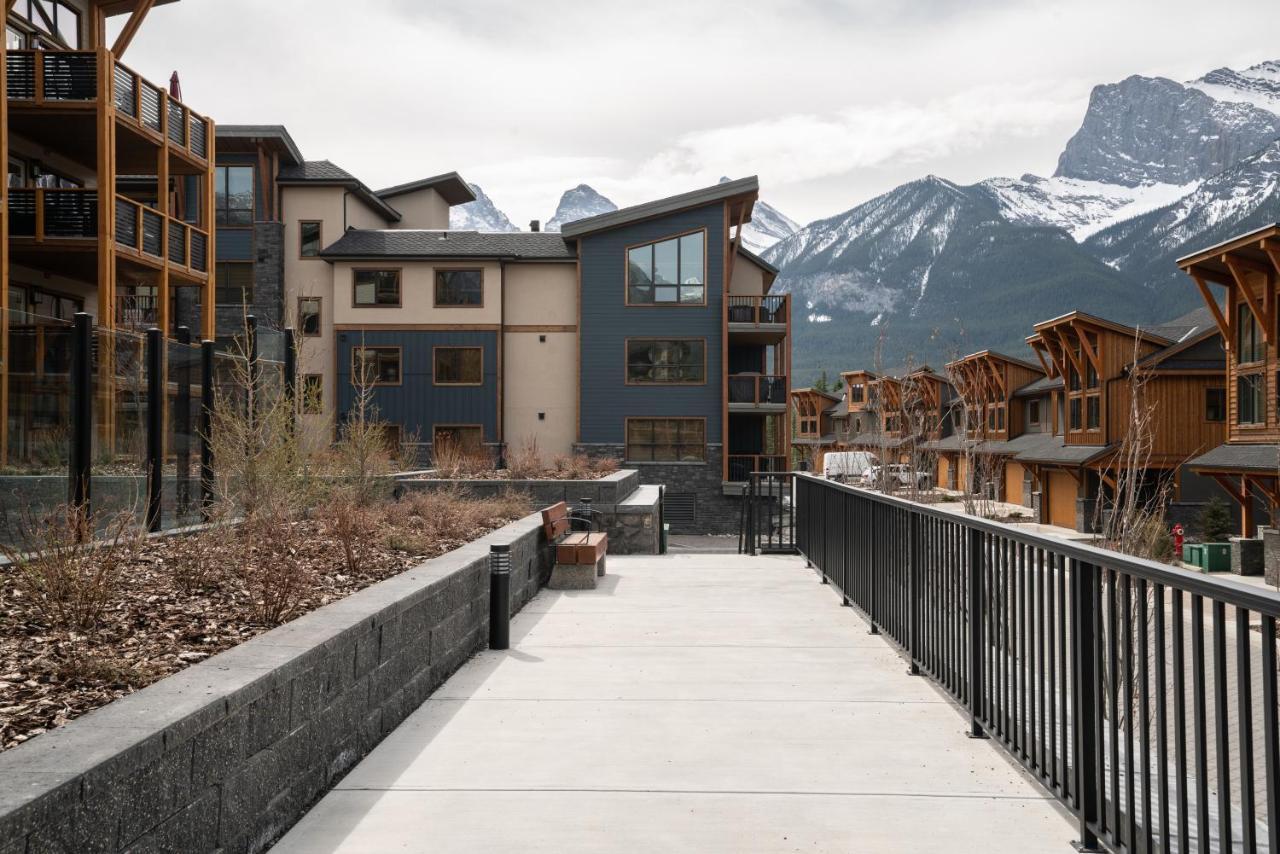 Spring Creek Luxury King One Bedroom At White Spruce Lodge Canmore Exterior photo