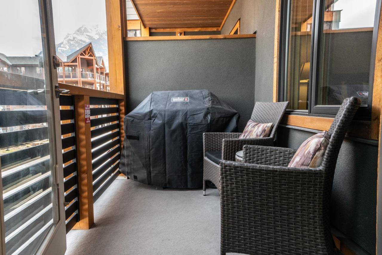 Spring Creek Luxury King One Bedroom At White Spruce Lodge Canmore Exterior photo