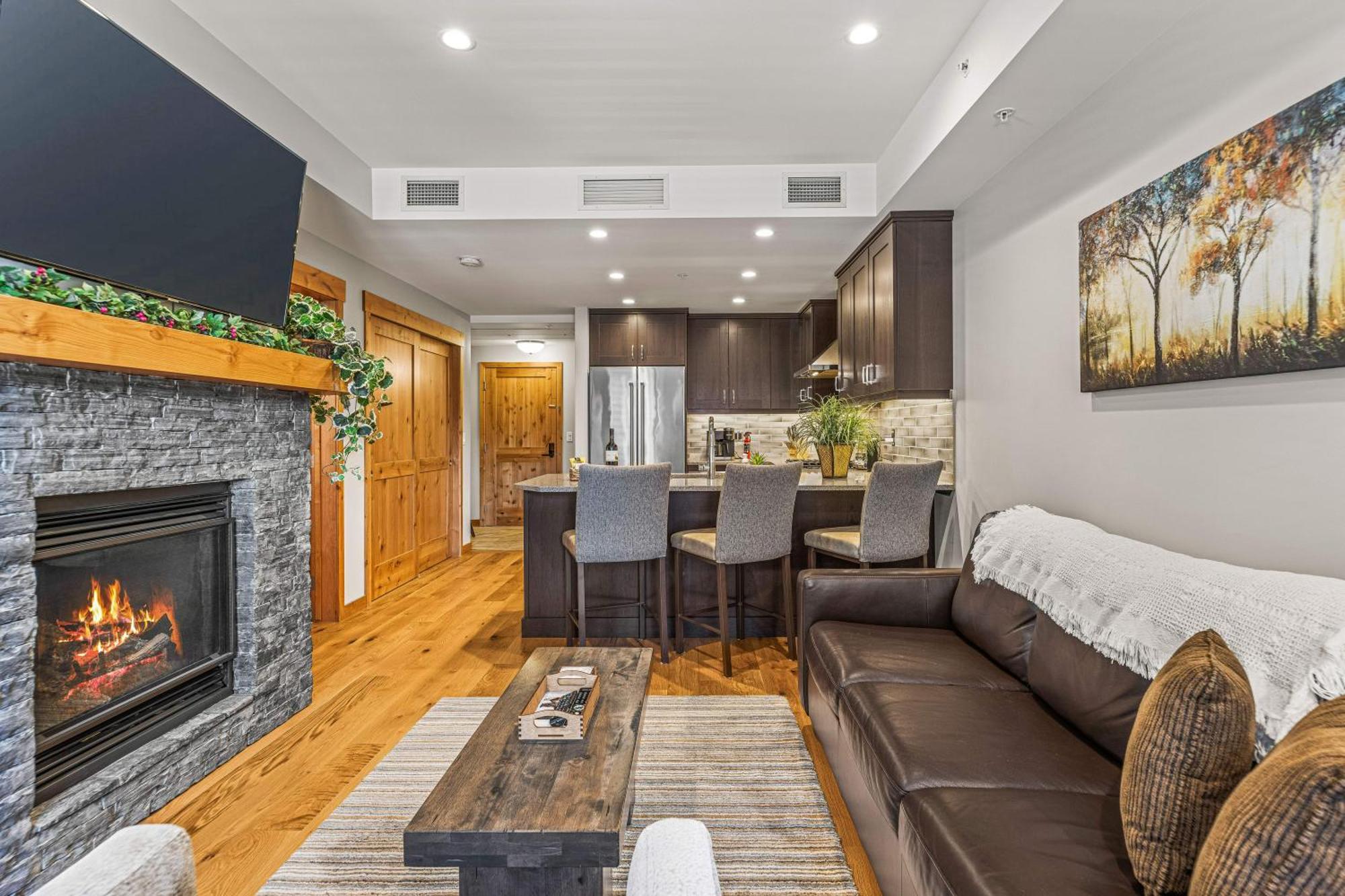 Spring Creek Luxury King One Bedroom At White Spruce Lodge Canmore Exterior photo